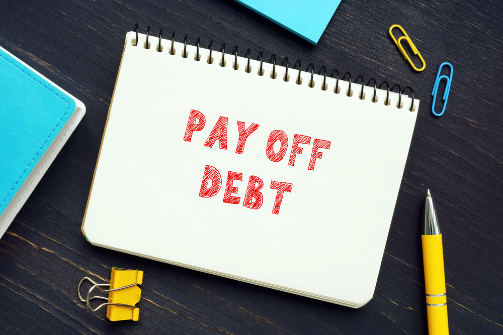paying debts living paycheck